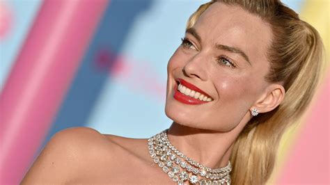 Margot Robbie shares surprising detail about nude scene in 2013。